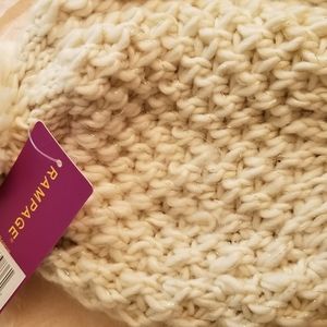 Nwt-Women's cream color Rampage knit hat